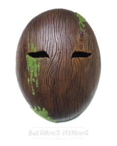 Wood grain mask with Moss